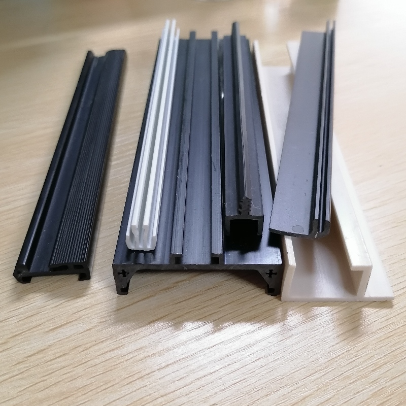 Custom Extrusion PVC Poltruded Profiles Strip di plastica di vergella rettangolare